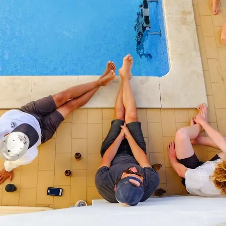 Algarve Surf - * Лагуш